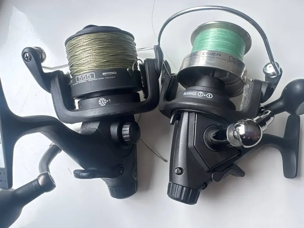 Комплект из 2 катушек SPRO Freeliner 555 с байтраннером (4+1 и 7+1)
