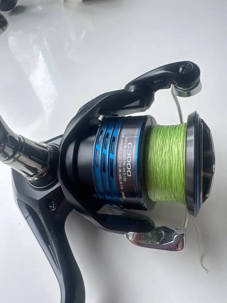 Продается качественная безынерционная катушка Shimano Nexave FI (размер C3000) от известного японск…