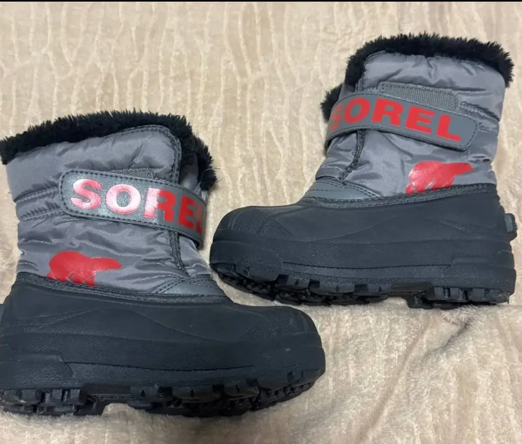 Продам теплые и непромокаемые детские сноубутсы Sorel Snow Commander. Отличный вариант для слякоти……