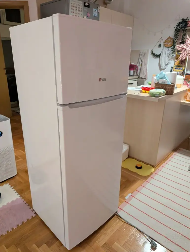 Продаю холодильник VOX KG2500E в идеальном состоянии и полностью рабочий.