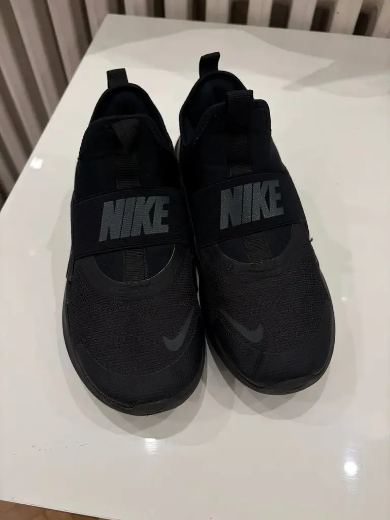 Кроссовки Nike Flex Runner 4. Размер UK 4, EUR 36,5 (23,5 cm). Носили один сезон.