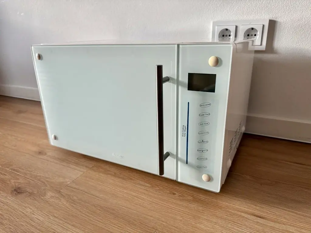 Продаю микроволновую печь 3 в 1 Germatic состояние новой, гриль, двойной гриль, конвекция. Может по…