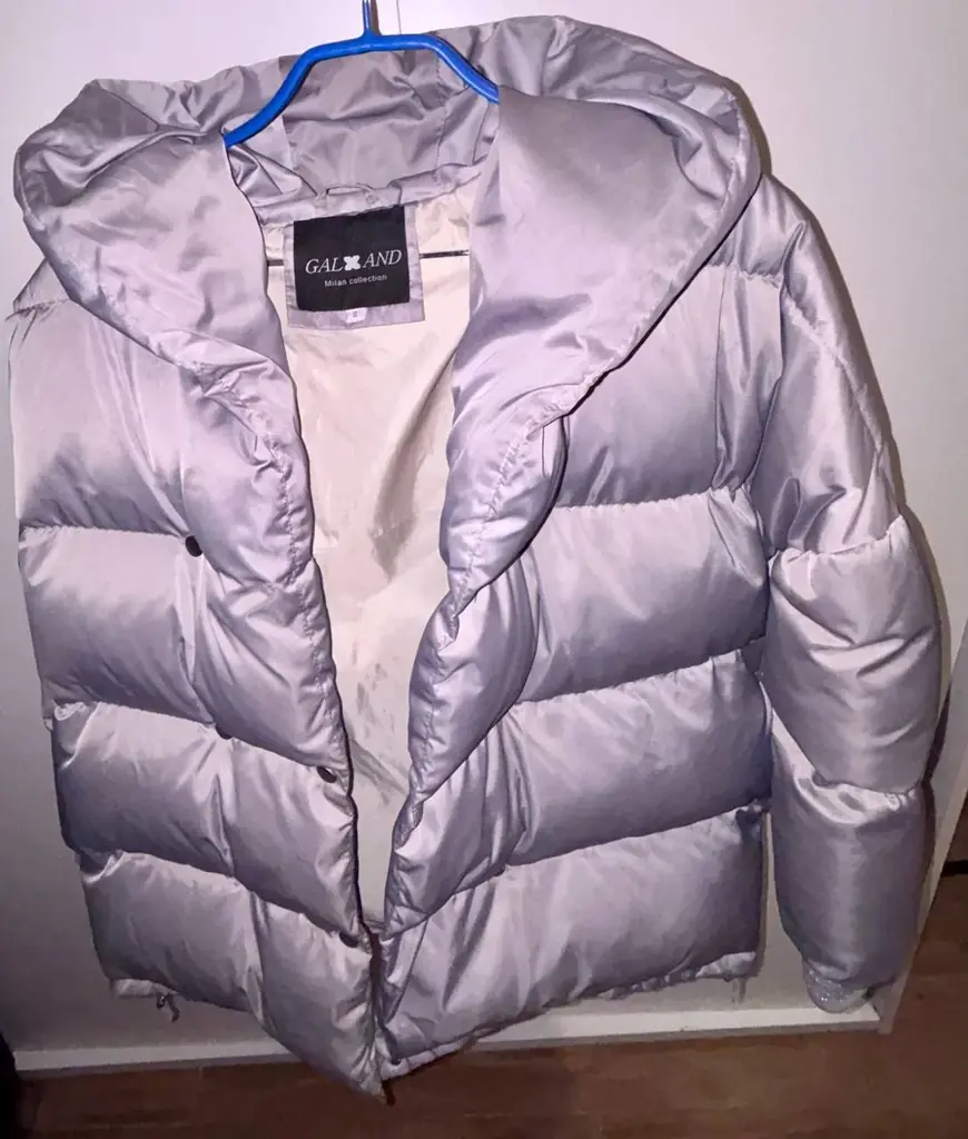 Продам 4 чемодана вещей из-за переезда .пишите в личку.цены от 500 р .Палермо. Оплата в любой валют…