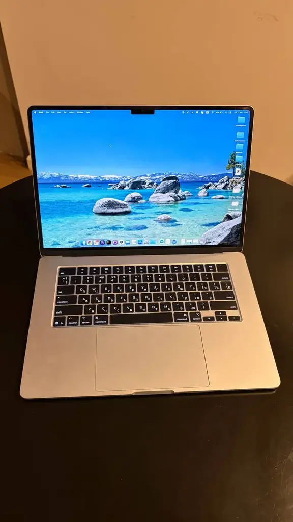 Продам MacBook Air 15" M4, Sky Blue
