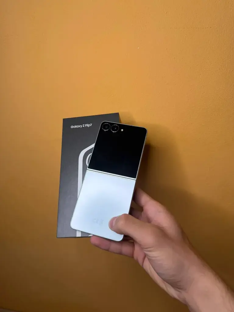 Продам Samsung Galaxy Z Flip 7, 12/512 ГБ, стан 10/10. Телефон без жодної подряпини, повністю справ…