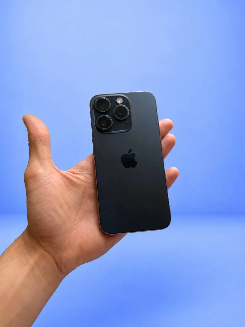 Продам iPhone 15 Pro 128 GB у стані 8/10.