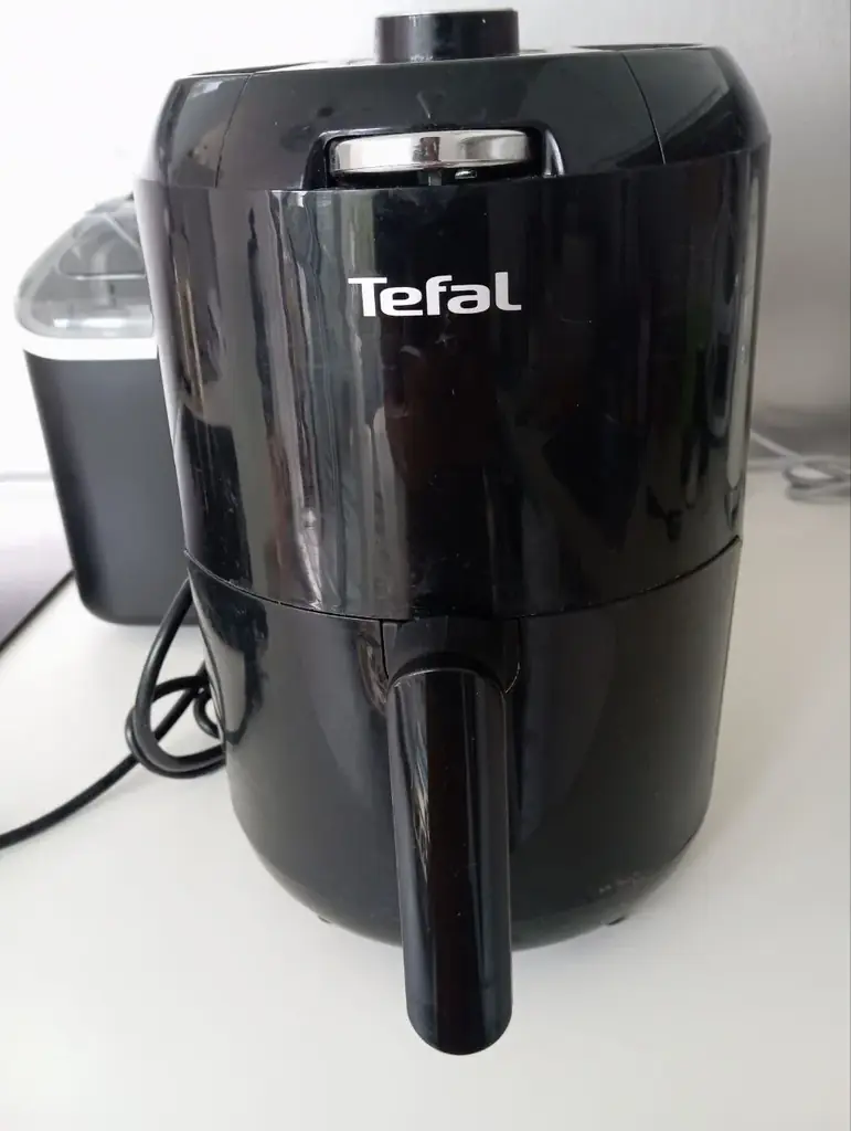 ПродамTefal Easy Fry Compact EY101815 (серия LF07-P).