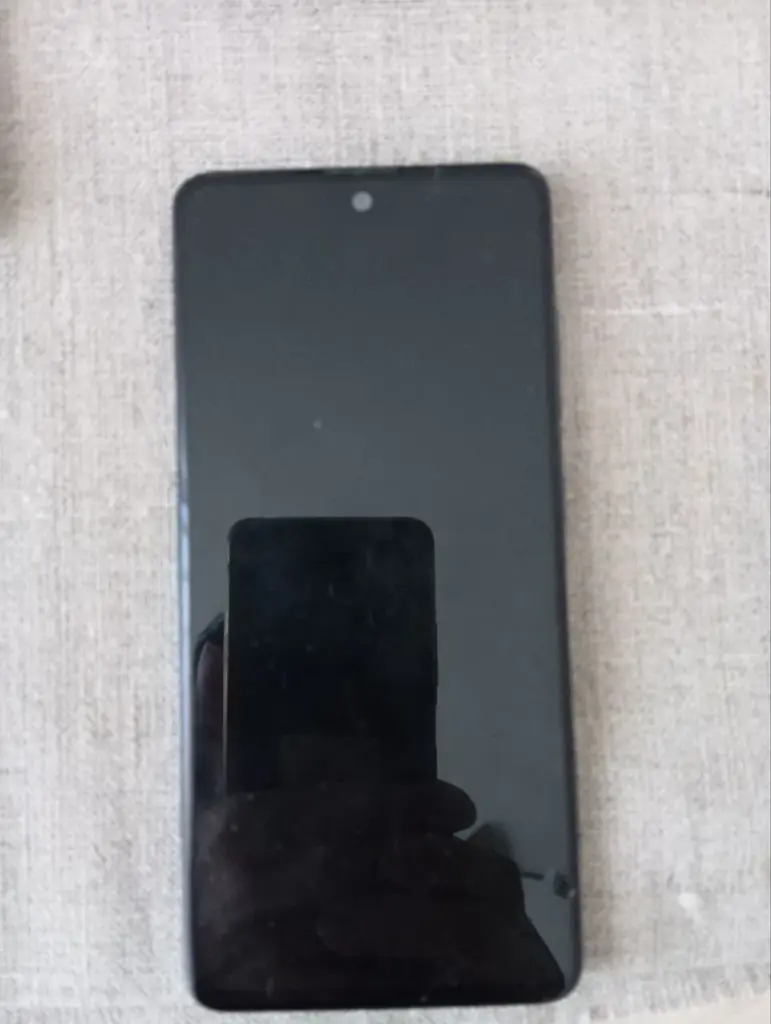 Продам Samsung Заводская настройка Тел б/у.30 евро.Торг уместен 2) район Вена.Пищ те @ Kemako1