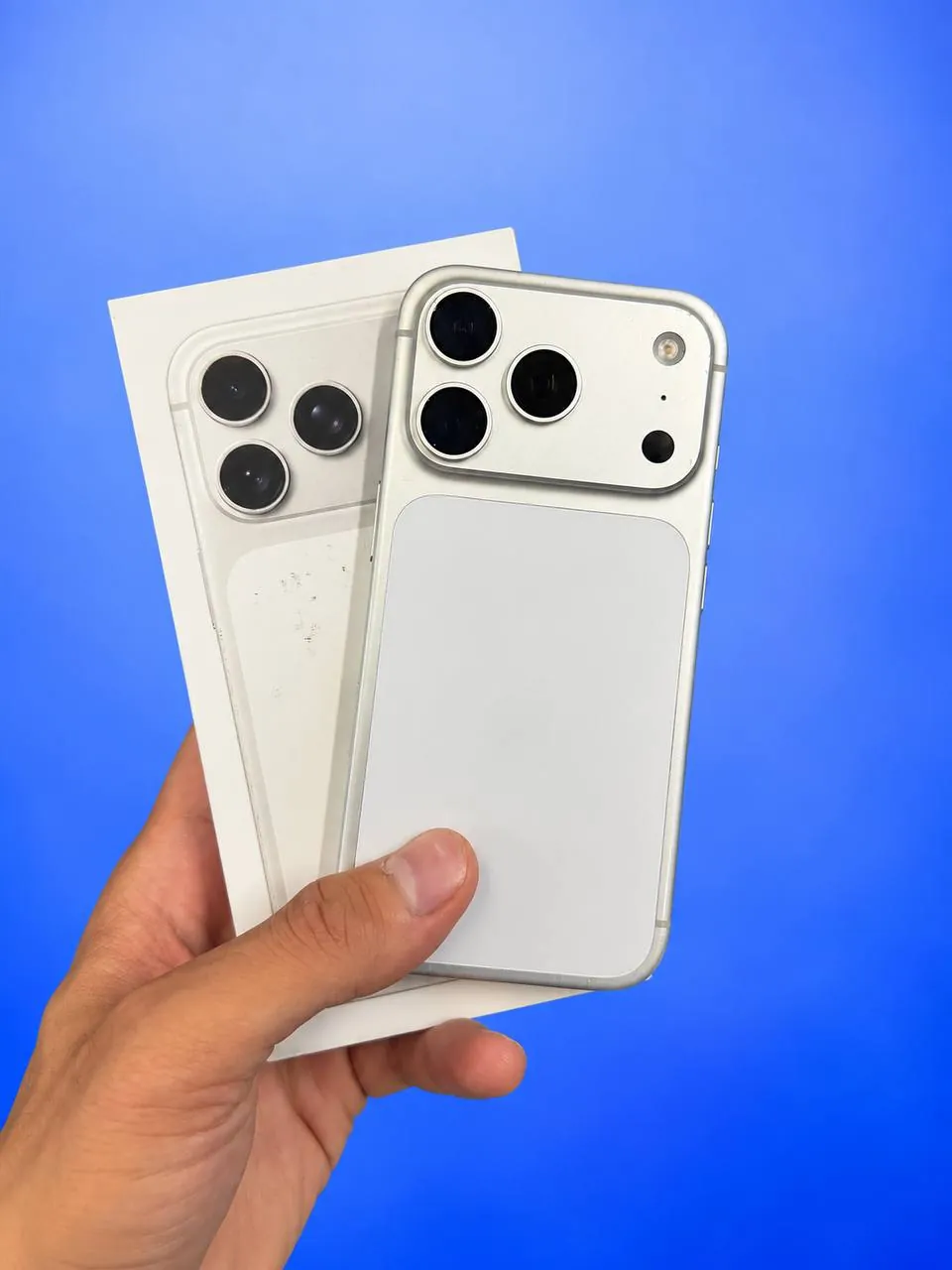 Продам iPhone 17 Pro 512 ГБ у стані 9/10.