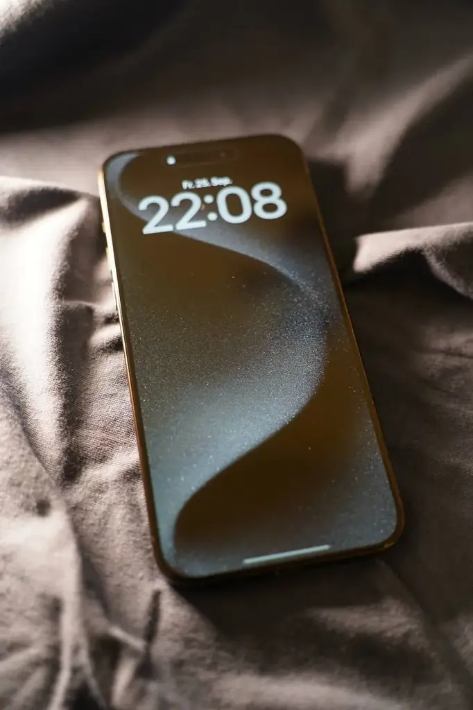 Продаю свой iPhone 15 Pro Max в чёрном цвете, 256 ГБ памяти.