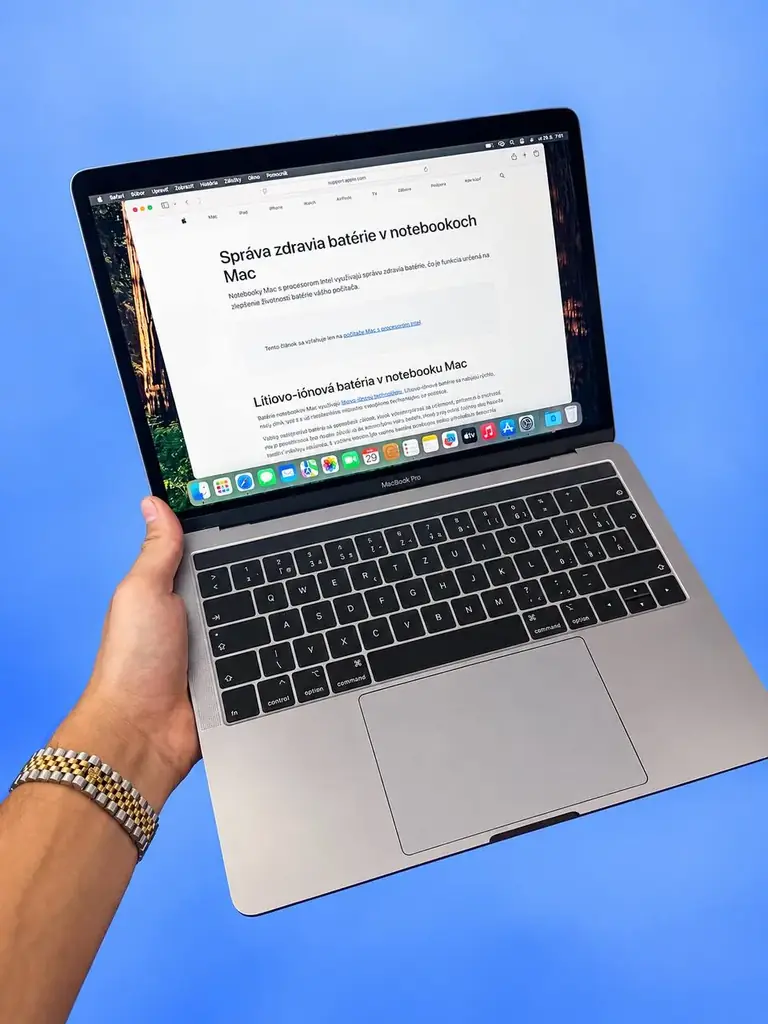 Продам MacBook Pro 13” (2018) Touch Bar, 256 GB у відмінному стані.