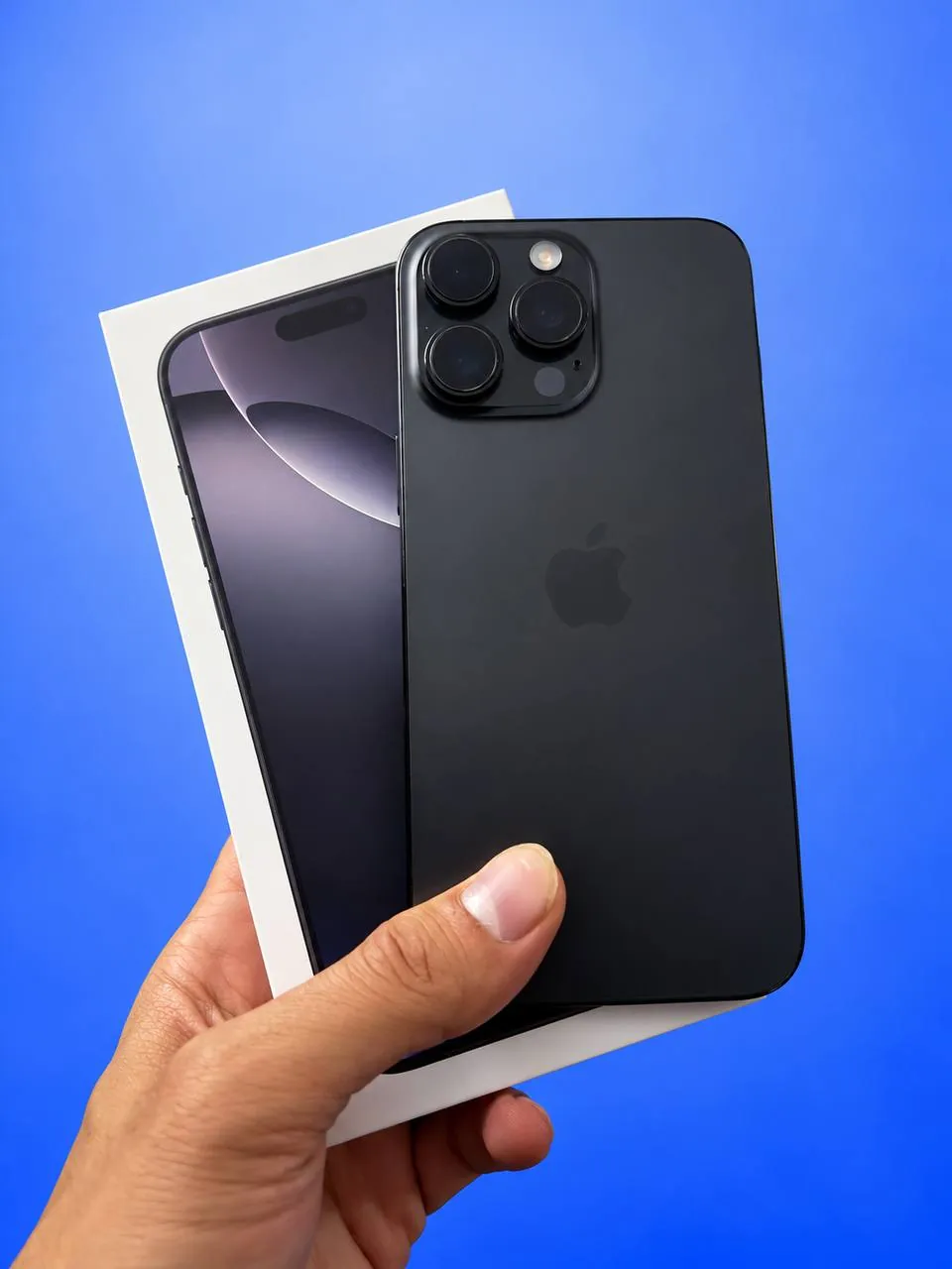 Продам iPhone 16 Pro Max 256 GB у стані 8/10.