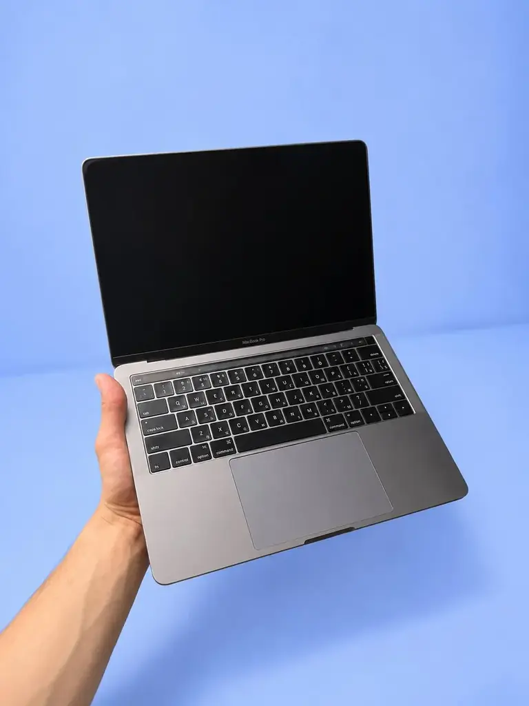 Продам MacBook Pro 13” (2016) Touch Bar, 256 GB у відмінному стані.
