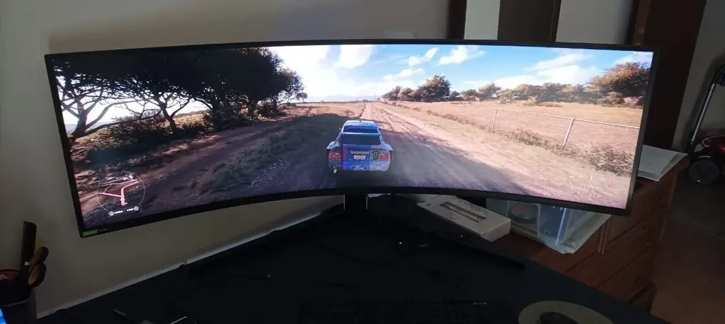 Samsung Odyssey G9 49″ — изогнутый игровой монстр (5120×1440, 240 Гц)