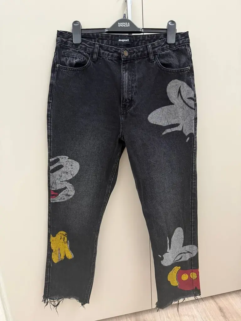 Продам укороченые джинсы фирмы Desigual с высокой талией линии Disney Mickey Mouse