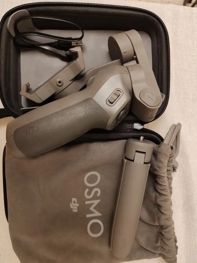 osmo dji mobiler 3 phone camera direction. Плюс штатив, плюс оригинальный кейс.