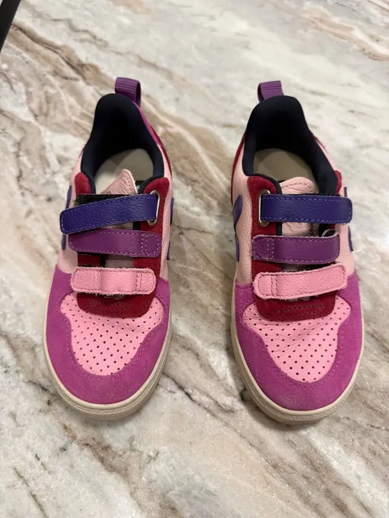 Продам стильные детские кроссовки Veja👟💜