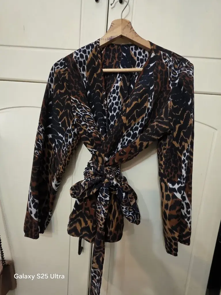 Shirt and shirt body size S-M