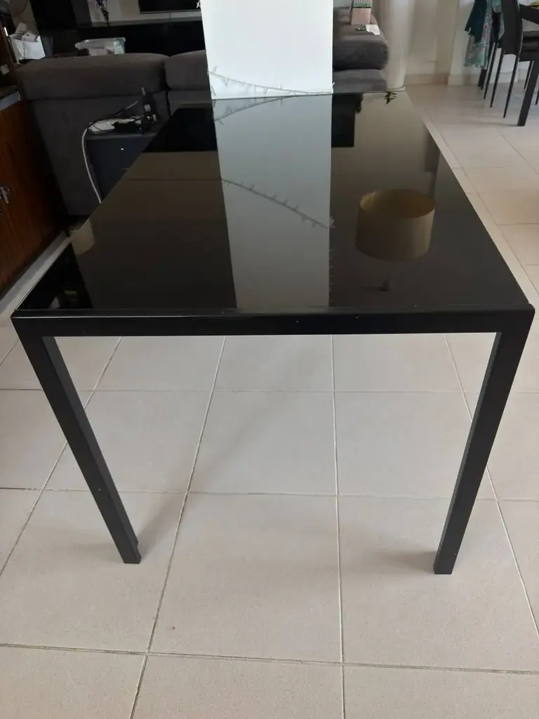 Стеклянный стол 40€,Никосия ,самовывоз