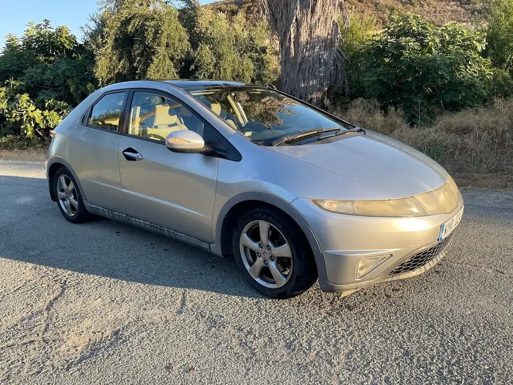 Honda Civic 2006 года, механика, 1.8л, 140лс, пробег 225тысяч, в хорошем состоянии.