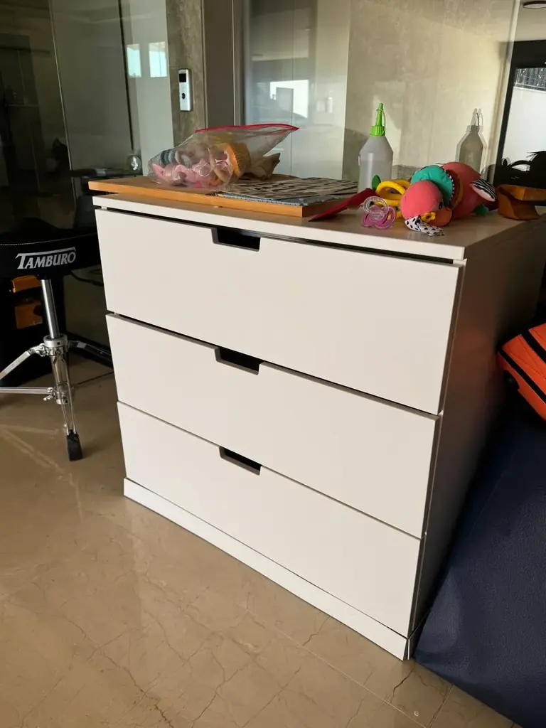 Комод Икея €50 (торг). Внизу вздулся от влаги