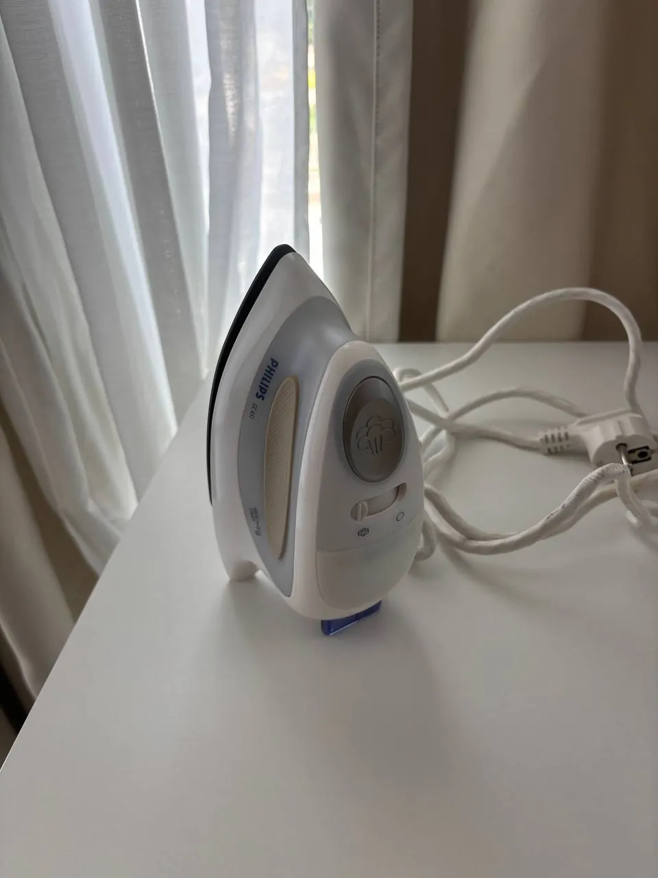 Продаю дорожный паровой утюг Philips.