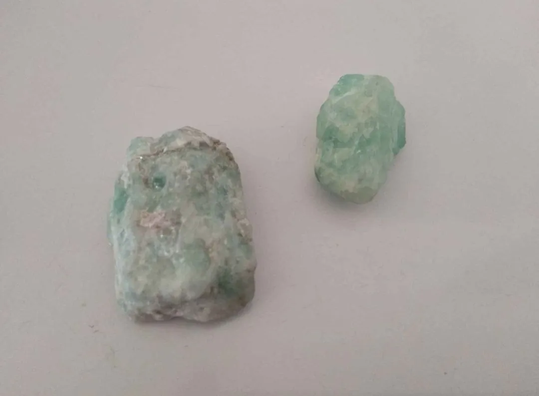 Полудрагоценный камень - берилл. Размеры на фото. 10€, 15€ или 20€ (в зависимости от размера). Лима…