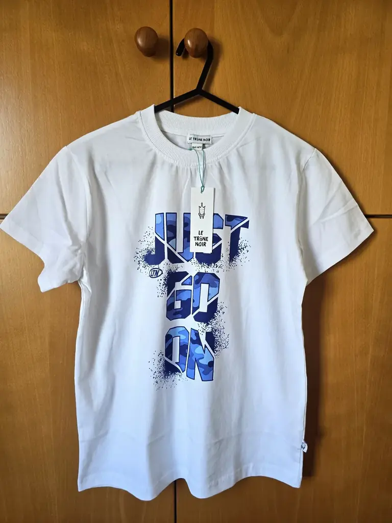 Новые футболки на 12-14 лет по 7€