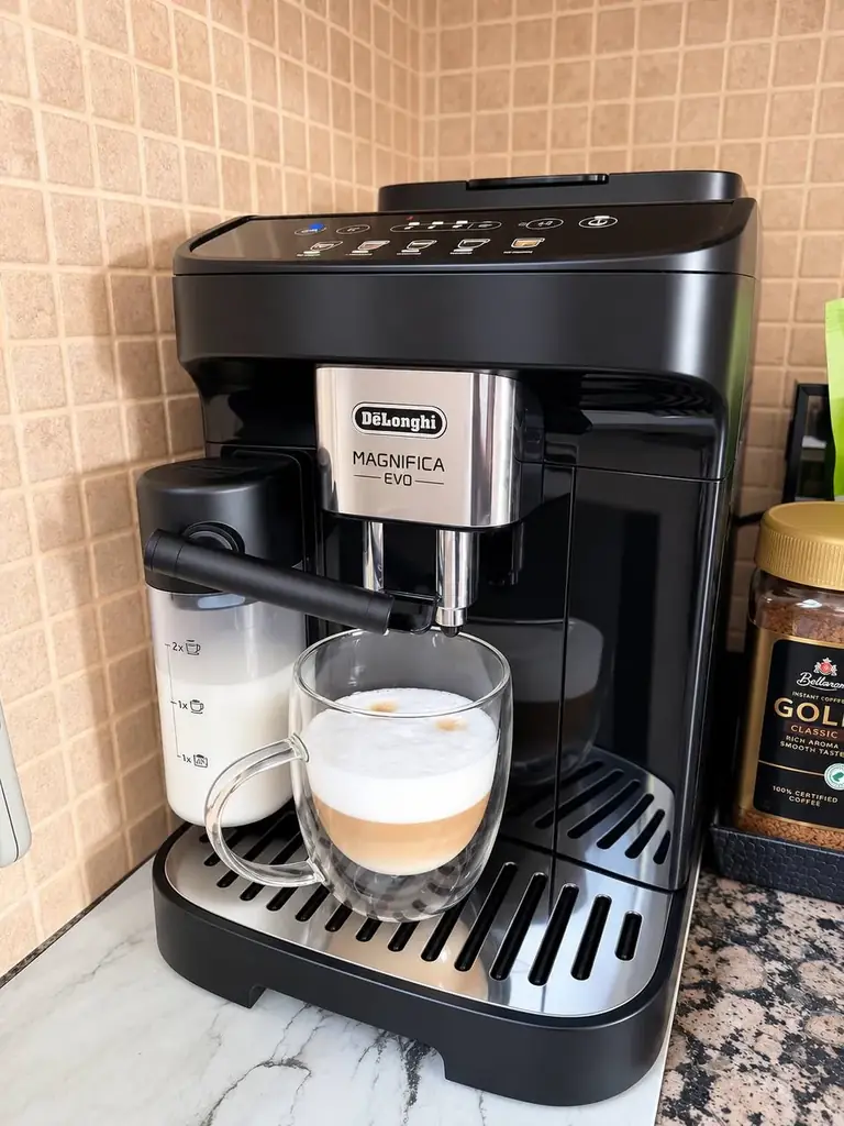 Кофемашина delonghi magnifica evo