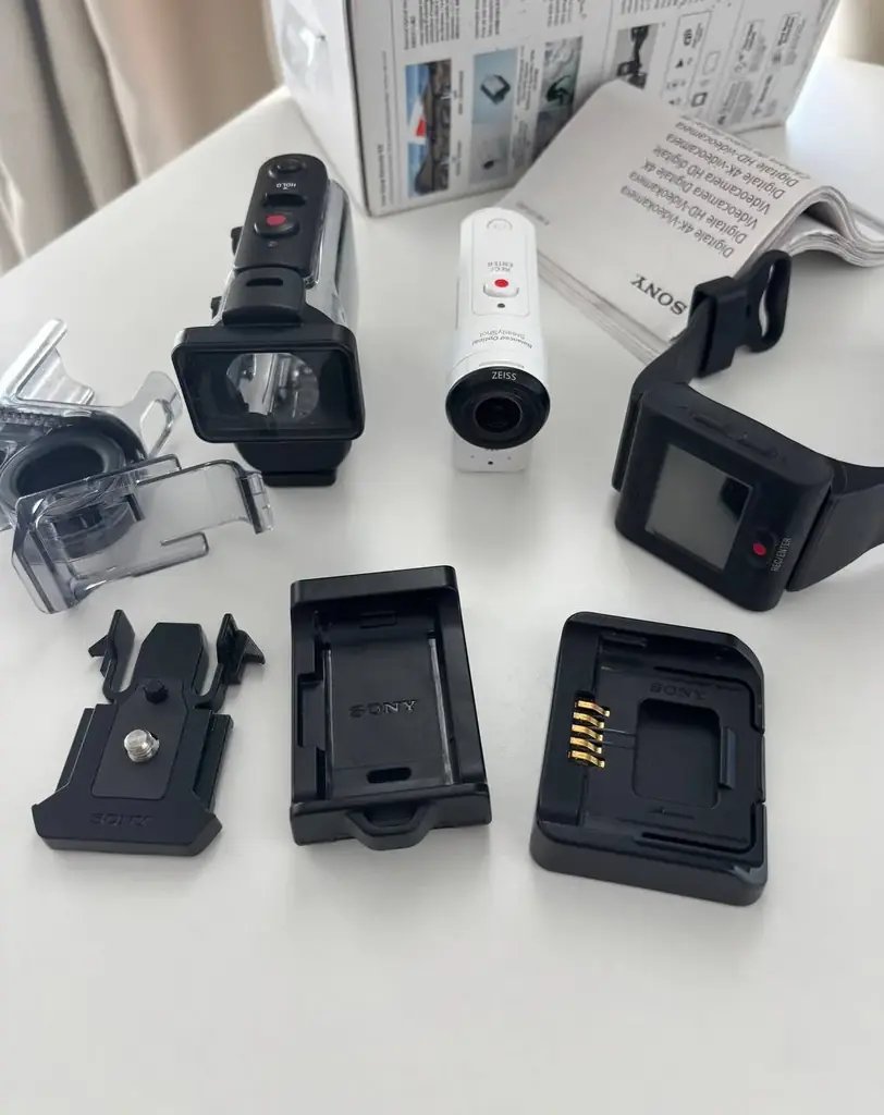 Продаю экшн-камеру Sony FDR-X3000R 4K Action Cam.