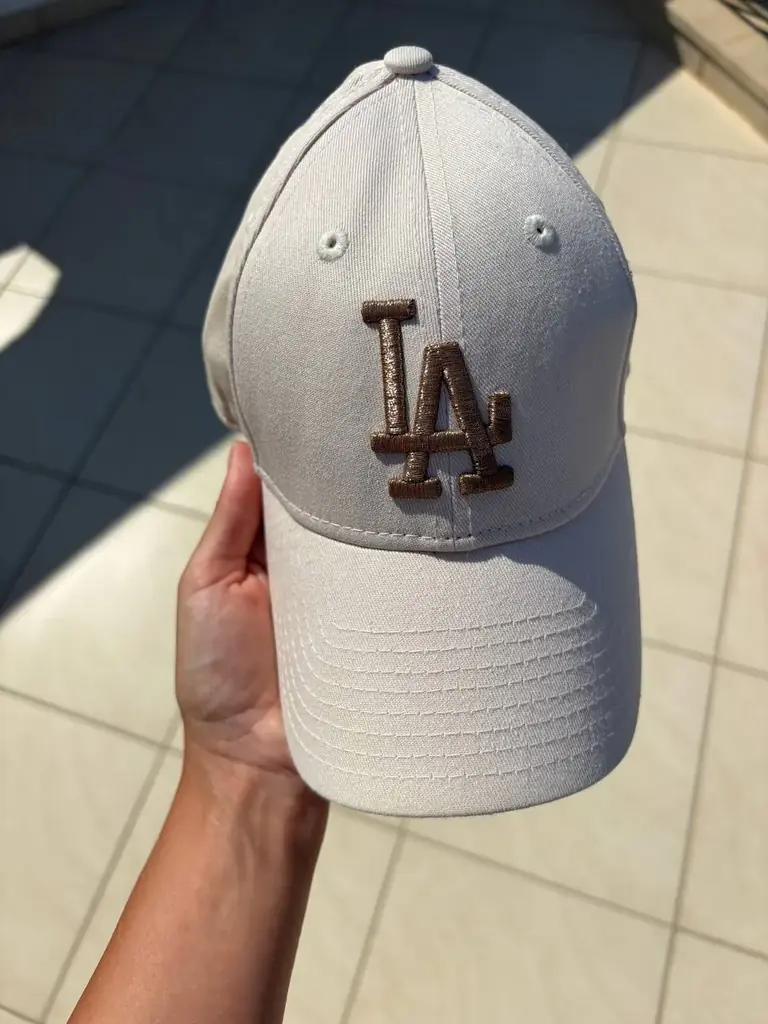 Продаю оригинальную женскую кепку New Era LA Dodgers.