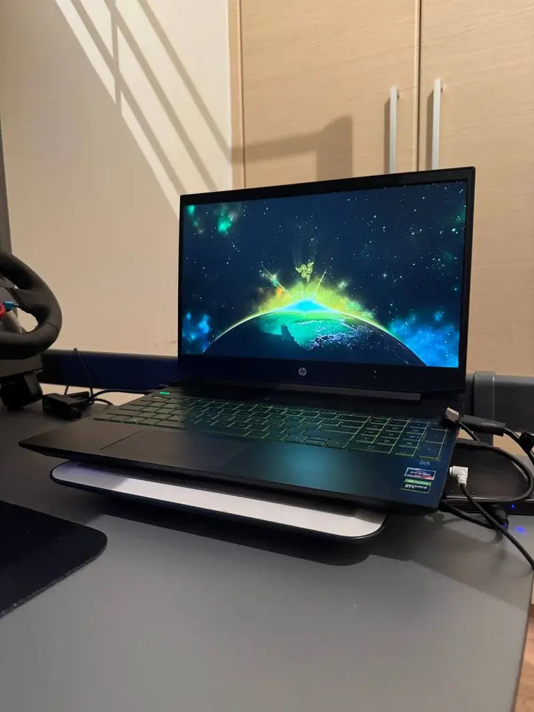 HP Pavilion Gaming Laptop 15-ec1095ur