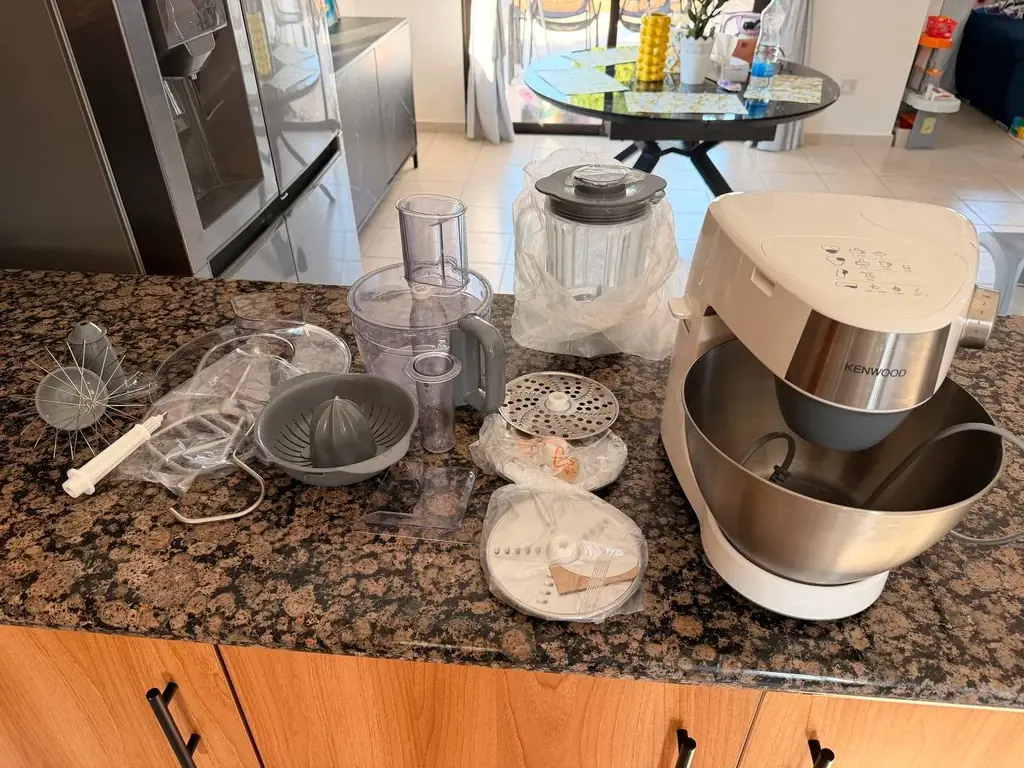 Kenwood кухонные комбайн многие насадки никогда не использованные, с ним может приготовить все что …