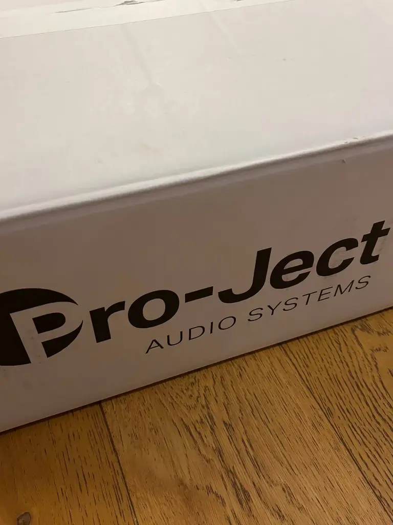 Виниловый проигрыватель с фонокорректором Pro-Ject E1.2 Phono.