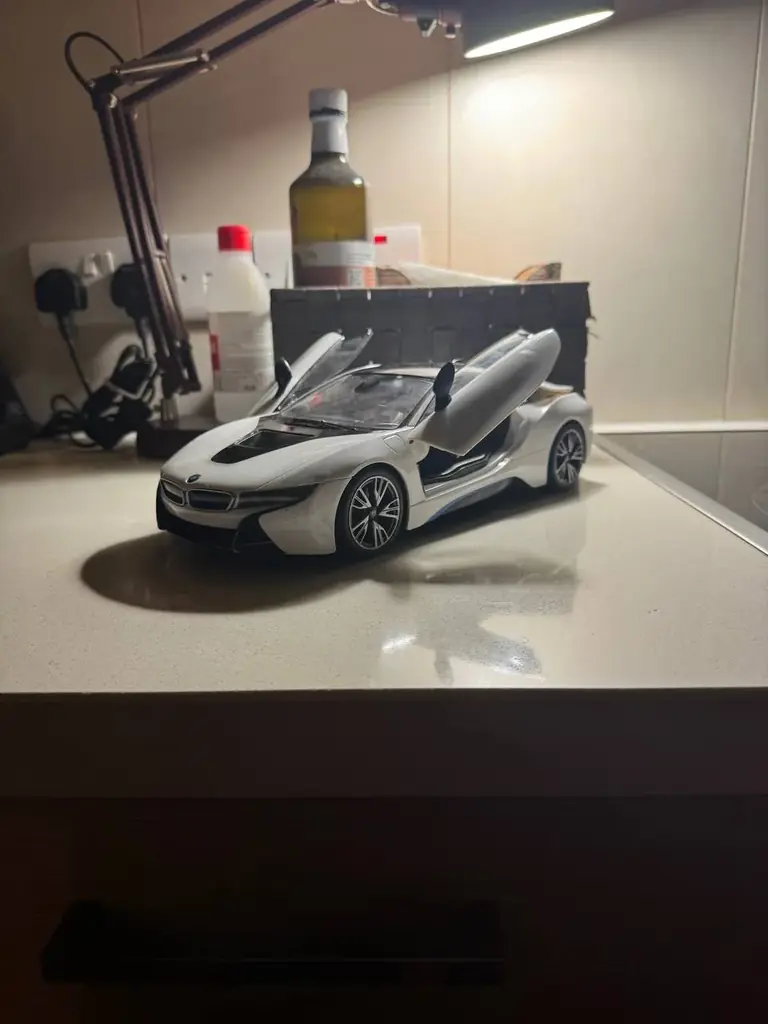 Bmw i8 на пульте управлении