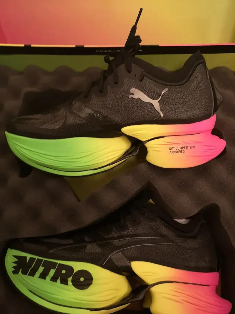 Лимассол: продам лимитные кроссовки PUMA Fastroid (карбон, на фото они с разноцветной подошвой), в …