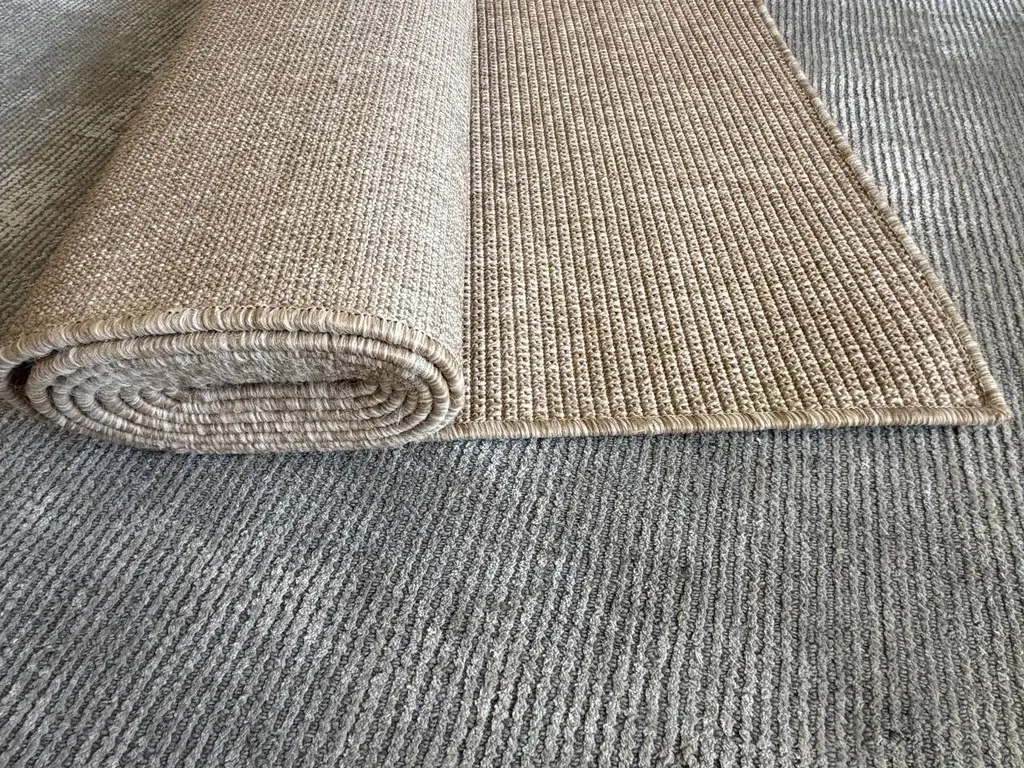 Ковровая дорожка. Indoor-outdoor. Новая. Размер 0,95 на 3,50 м. Цена 70€. Лимассол.