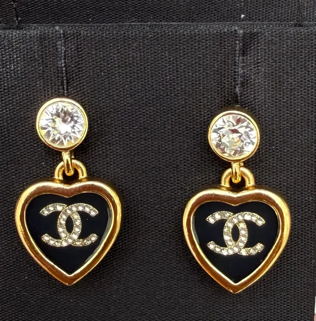 Продаю серьги Chanel.