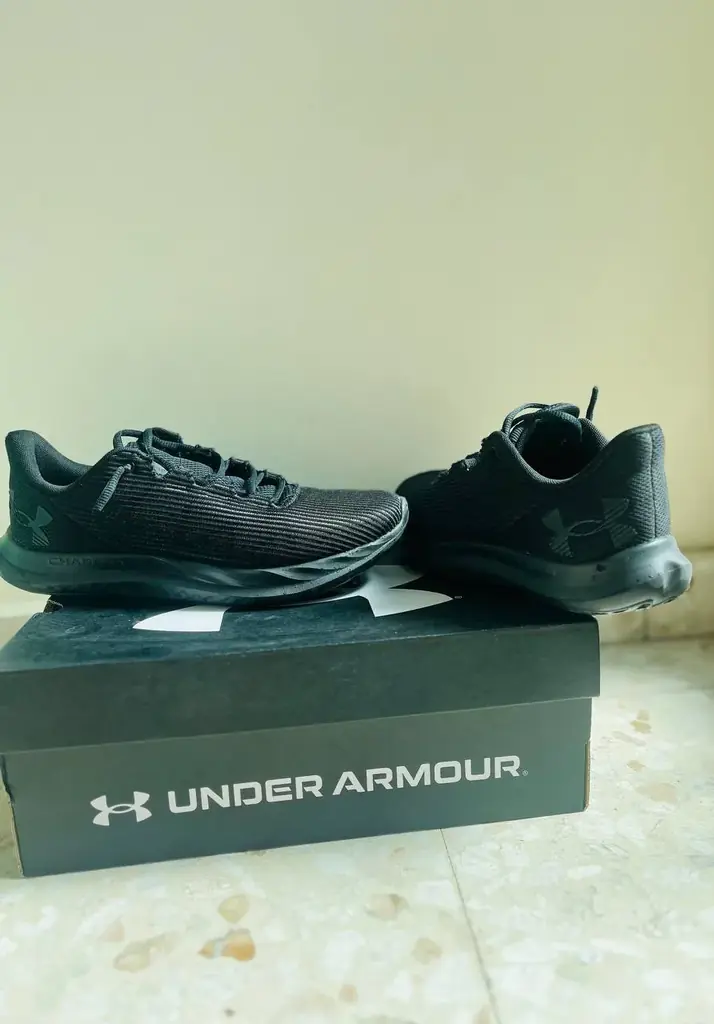 Продам абсолютно новые беговые кроссовки Under Armour Charged Speed Swift (оригинал).