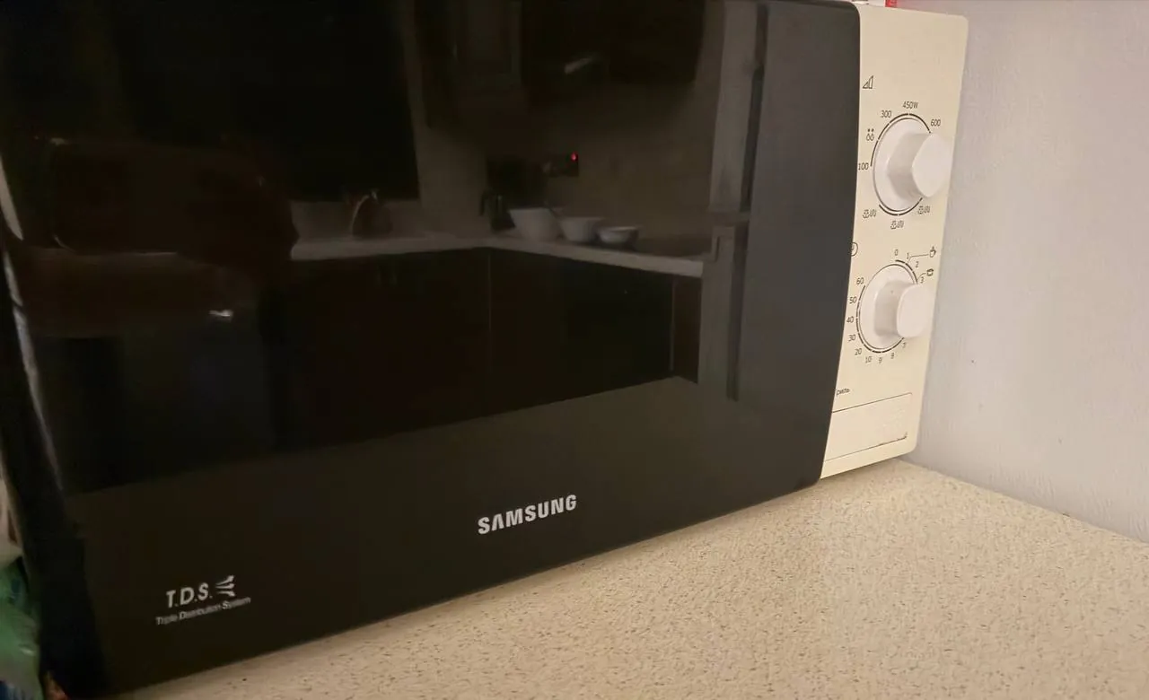 Микроволновая печь Samsung 20 EUR. Лимассол.