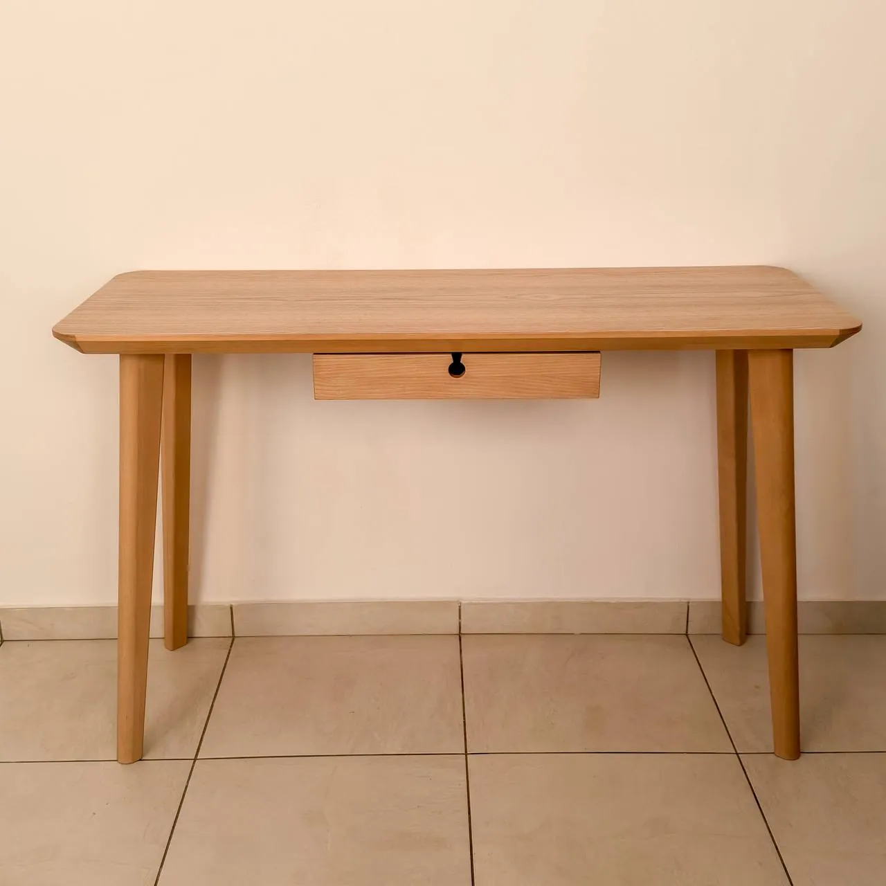 Стол IKEA LISABO. Эта серия получила международные награды за дизайн. Сейчас на сайте кипрской икеи…