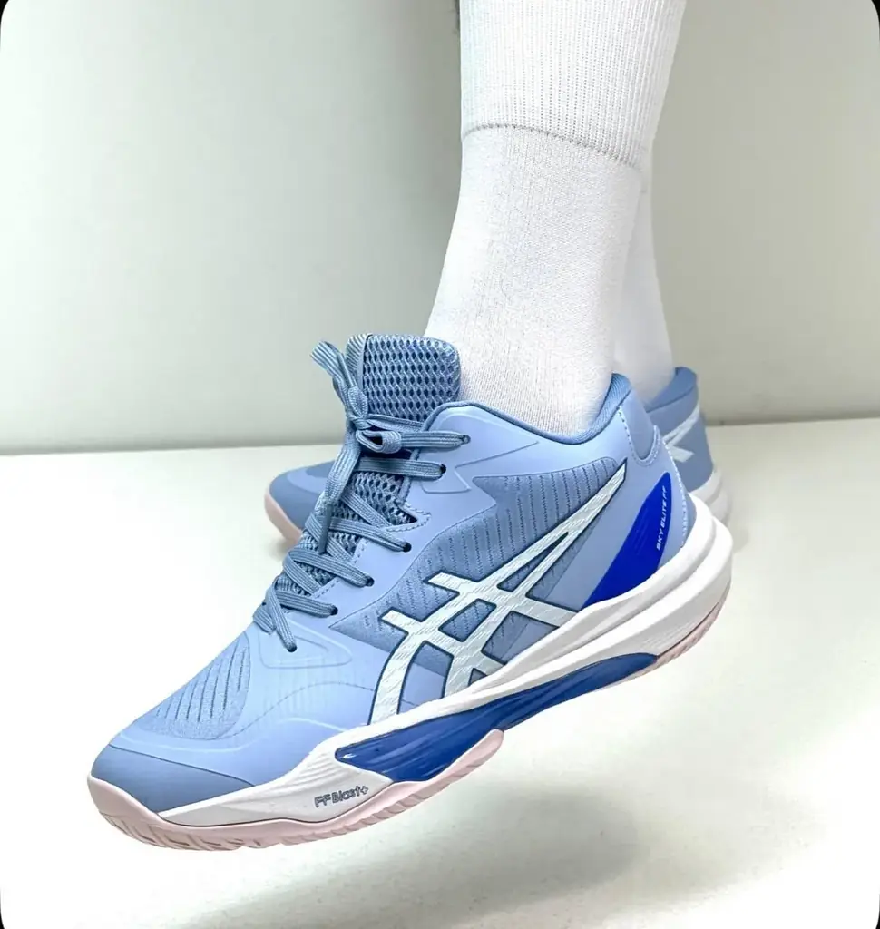 Новые asics sky elite ff 3 mt в голубой расцветке размер 39-40 стелька 25.5 см кроссовки идеально …