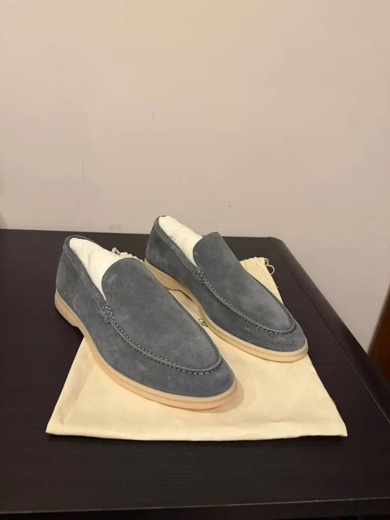 Loro Piana Summer Walk — серо-голубая замша