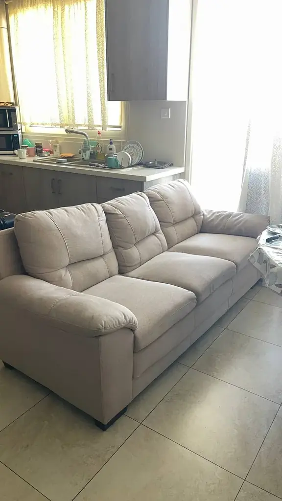 Продаю трехместный диван в нормальном состоянии. 40€ Самовывоз, Омония Лимассол