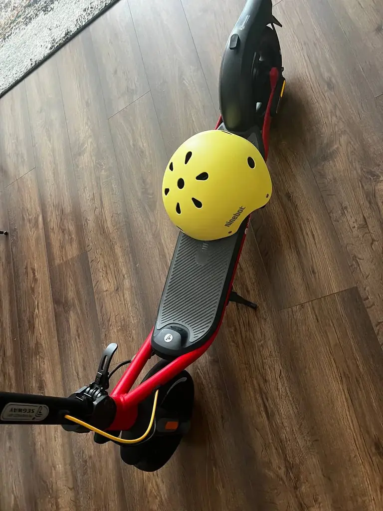 Самокат Ninebot состояние новое . 230€ Лимассол