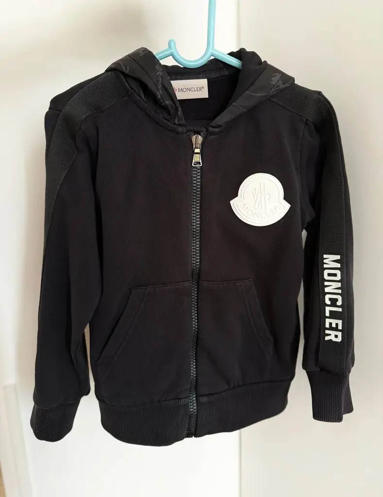 Костюмчик Moncler на 5 лет