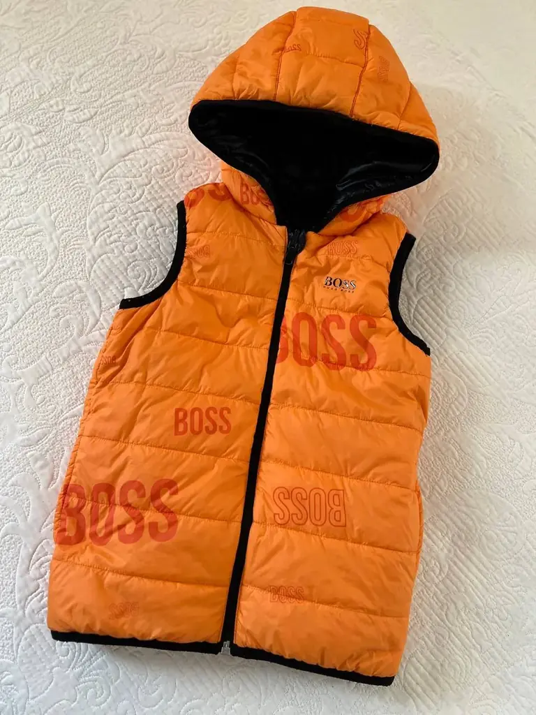 Пуховой двухсторонний жилет Boss на 4-6 лет