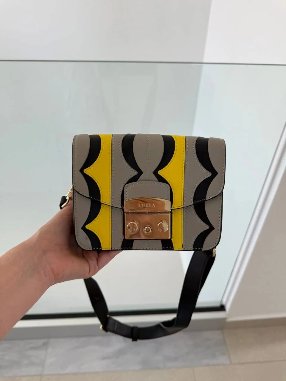 Оригинальная сумка Furla . Покупала в Дубай Молл .В супер хорошем состоянии, почти не носила . Цена…