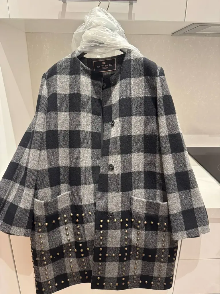 Этро , пальто короткое , новое , 350€