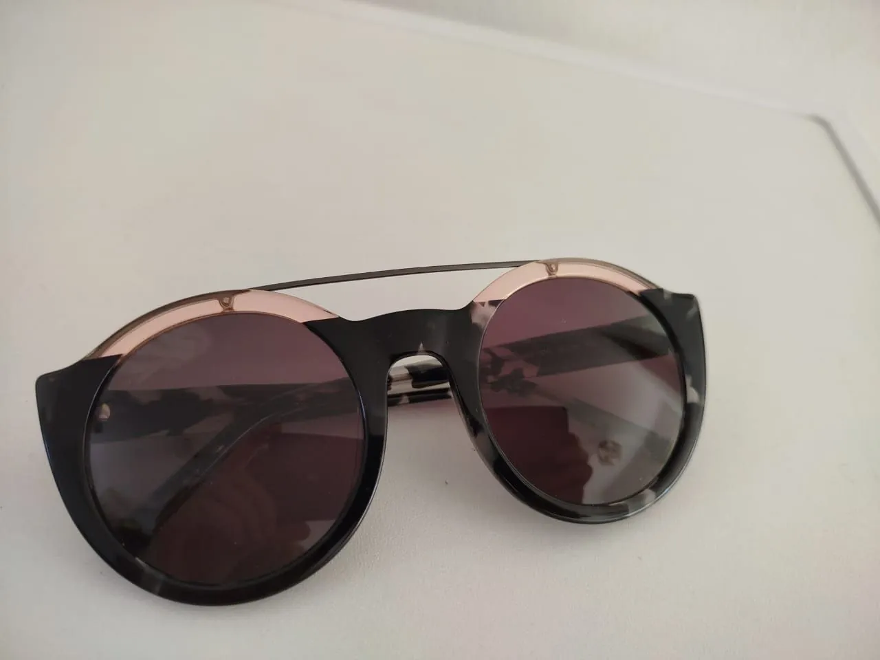 Солнечные очки DKNY отличное состояние, без футляра, 40€ Лимассол